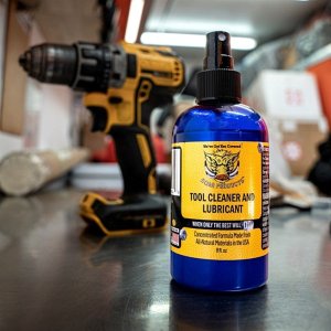BOAR PRODUCTS TOOL CLEANER AND LUBRICANT 8oz Spray Bottle