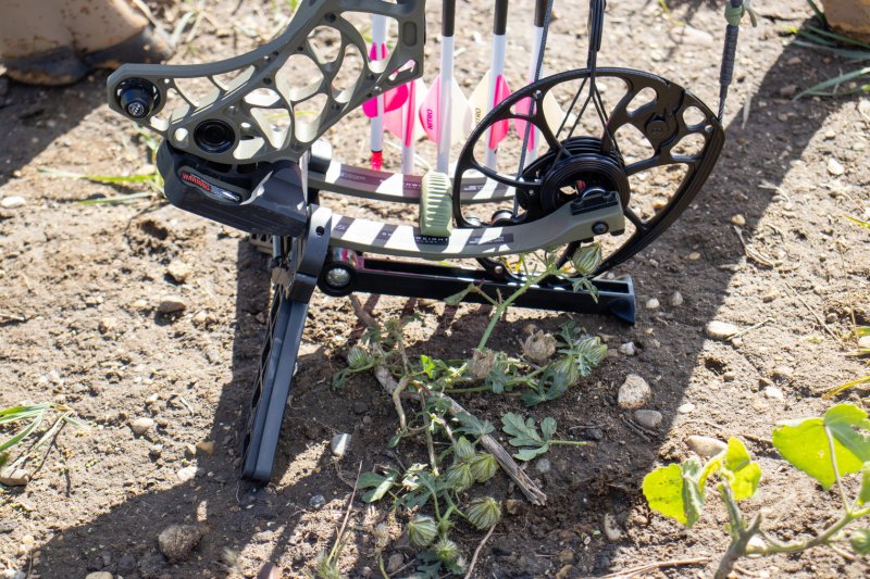 Pine Ridge Kwik Stand 2563-BK Black Adjustable Bow Support Tripod